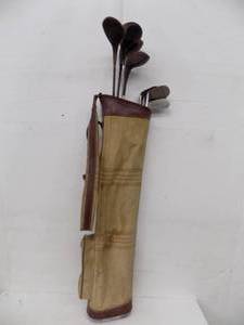 lot 45 image: Vintage Golf Clubs  Bag  7 clubs