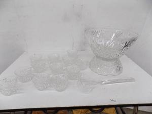 lot 51 image: Arlington Punch Set