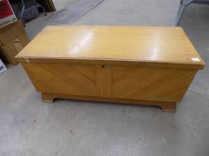 lot 76 image: Cedar Chest   43 x 18 x 19