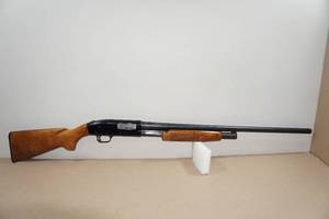 lot 1D image: Mossberg 500AT 12 Gauge Pump-Action Shotgun - 28 Modified Choke Barrel