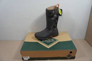 lot 55 image: Muck Boots Mens Apex Pro Arctic Grip AT Traction Lug Boots - Size 7