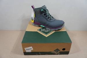 lot 57 image: Muck Boots Womens Apex Lace-Up Boots - Size 12