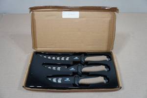 lot 73 image: Mossy Oak 3-Pack Knife Set with Sheaths