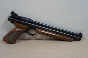 lot 104 image: Crosman American Classic Model 1977 .177 Cal BB Gun
