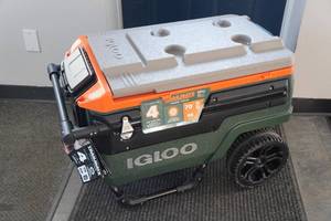 lot 1R image: NEW Igloo Trailmate 70 Roller Cooler