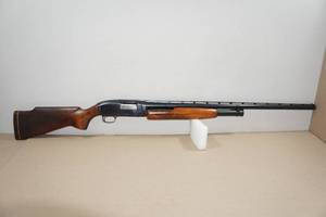 lot 1 image: 1952 Winchester Model 12 Trap 12 Gauge Pump-Action Shotgun - 30 Milled Vent Ribbed Barrel