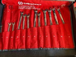 lot 9 image: Crescent Metric Combination Wrench Set 7-21mm in Red Roll