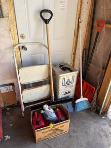 lot 19 image: Little Chief Electric Smoker - Front-Load & Garage Tools & Supplies