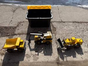 lot 28 image: Tonka Vintage Construction Toy Trucks - Dump Truck, Forklift & Loaders Set