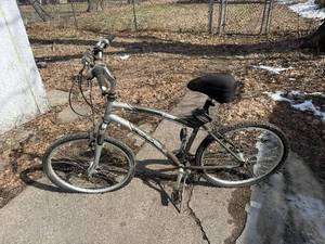 lot 32 image: 26-Inch Mountain Bike - Front Suspension, Suspension Seatpost, Multi-Speed