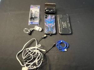 lot 60 image: Magnet Phone Mount & 2 Phone Cases & Wireless Earbuds & USB Cables