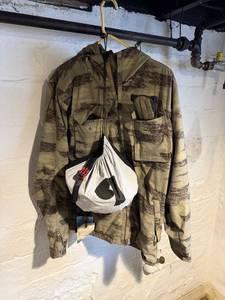 lot 102 image: Sessions Terrain Series Camouflage Jacket With Hood - Boeri Snow Helmet & Gear Bag