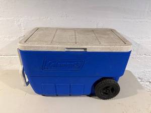 lot 116 image: Coleman Rolling Cooler with Wheels