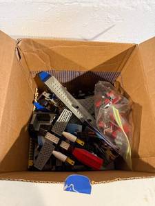 lot 125 image: LEGO Bricks Assortment - Mixed Parts, Plates & Colors