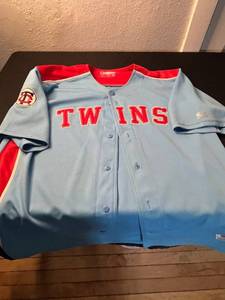 lot 137 image: True Fan Minnesota Twins Baseball Jersey XL Light Blue 100% Polyester