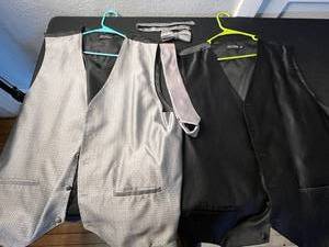 lot 140 image: UMO LORENO Formalwear 3XL Vest Set w Tie, Bow Tie & Suspenders