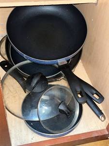 lot 164 image: Cookware Bundle Nonstick Pots & Pans, Glass Lids & Storage Containers