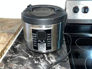 lot 166 image: Comfee Electric Pressure Cooker  Multi-Cooker with Steamer Basket - 6 Qt