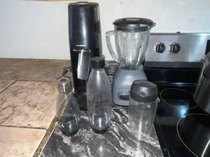 lot 167 image: SodaStream Soda Maker & Oster Blender with Glass Bottles - Kitchen Appliances