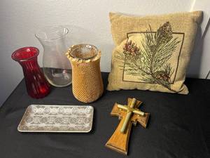 lot 171 image: Decorative Home Decor Lot Glass Vases, Tray, Wooden Cross, Pillow
