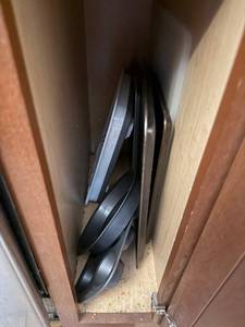 lot 174 image: Assorted Metal Baking Pans & Lids