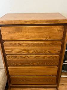lot 179 image: Oak 5-Drawer Dresser - Vintage Mid-Century Wood Furniture