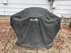 lot 186 image: Char-Broil Classic Gas Grill with Side Shelves