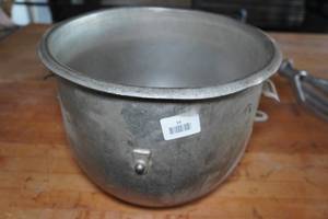 lot 16 image: Industrial Mixer Bowl - 20 Quart
