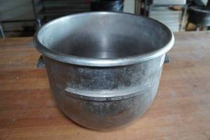 lot 20 image: Industrial Mixer Bowl - 30 Quart