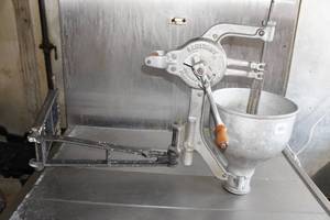 lot 27 image: Belshaw Type B Cake Doughnut Depositor