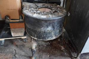 lot 30 image: EKGO No 11 Cast Iron Candy Stove