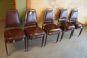 lot 78 image: 10 Banquet Chairs