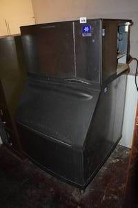 lot 82 image: Manitowoc Industrial Ice Maker