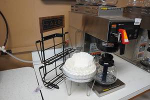 lot 72 image: Bunn Commercial Coffee Maker and Warmer with Filters and Tea Holder