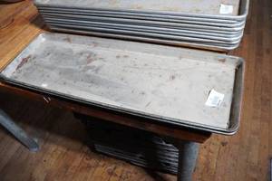 lot 92 image: 2 Baking Sheets