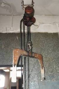 lot 108 image: Beam Mount Electric Chain Hoist