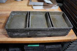 lot 122 image: 6 9.5x22 Cinnamon Roll Pans