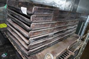 lot 126 image: 7 Large Loaf Pans