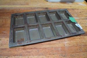 lot 338 image: 7 Mini Rectangle Loaf Baking Sheets - Count