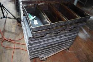 lot 339 image: 9 Bread Loaf Pans