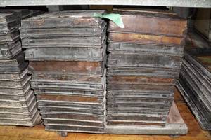 lot 342 image: 24 Bread Loaf Pans