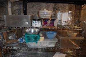 lot 990 image: Assorted Kitchenware - Mini Crock Pot, Salad Spinner, Bowls, Cups