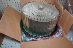 lot 981 image: Cake Plates with Lid