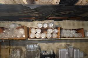 lot 974 image: Clear Plastic Cups