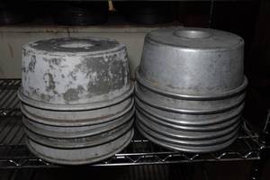 lot 909 image: 12 10 Angel Food Cake Pans