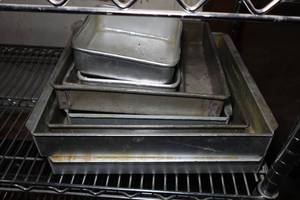 lot 913 image: 14 Square Cake Pans