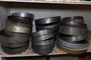 lot 916 image: 6, 8 & 12 Round Cake Pans