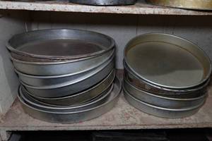 lot 917 image: 14.5 & 16.5 Round Cake Pans