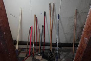 lot 920 image: Brooms, Extension Pole, Yard Sticks, Mops