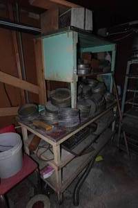 lot 931 image: Contents of Shelf - Assorted Bread and Round Cake Pans